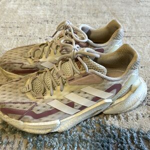 Adidas sneaker size 9 heat RD